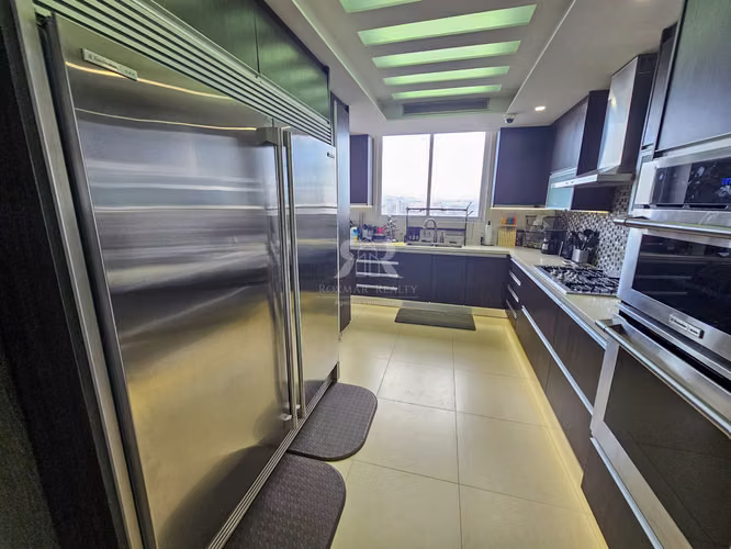Apartamento de tres niveles en PH Vision Tower Coco del Mar