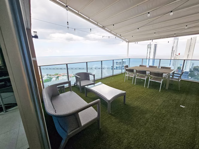 Apartamento de tres niveles en PH Vision Tower Coco del Mar