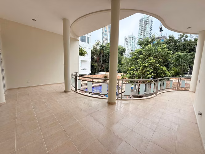 Venta de Casa en San Francisco, con 1,146m2 en construcción