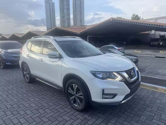 VENDO NISSAN X-TRAIL 2019 – 7 PUESTOS, MANTENIMIENTOS EN AGENCIA, UNICO DUEÑO