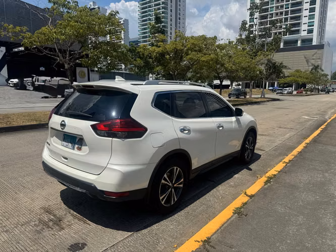 VENDO NISSAN X-TRAIL 2019 – 7 PUESTOS, MANTENIMIENTOS EN AGENCIA, UNICO DUEÑO
