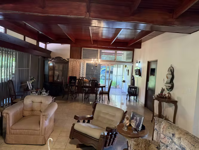 Se vende casa grande en una excelente zona de David Terronal