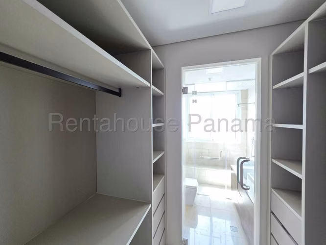 Vendo Apartamento Familiar en PH Windrose, Coco del Mar 26-6370GG
