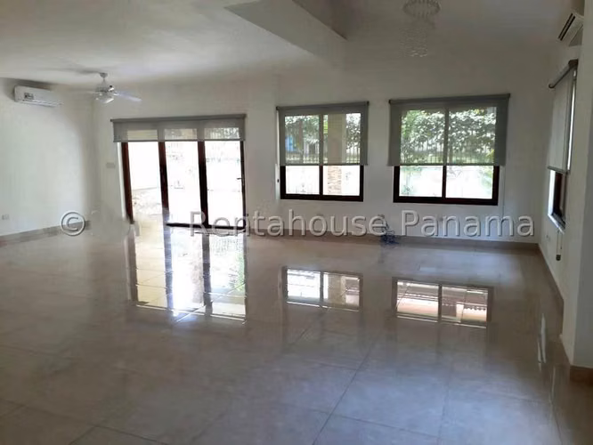 Venta casa en Clayton CF26-4072
