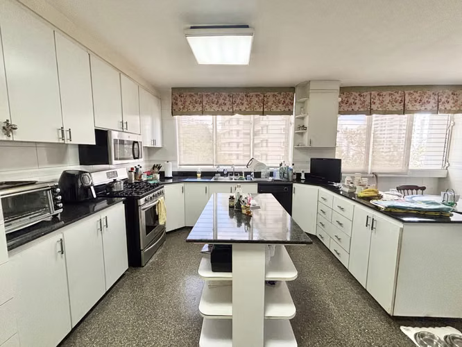 APARTAMENTO DE 384 M² EN TORRES LA CRESTA POR $465,000