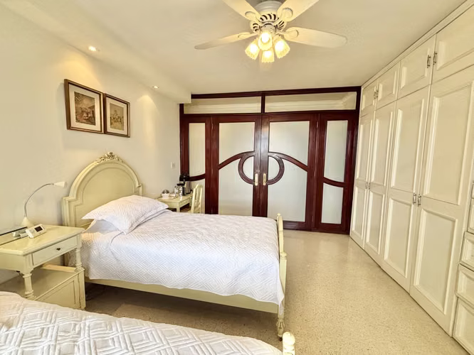 APARTAMENTO DE 384 M² EN TORRES LA CRESTA POR $465,000