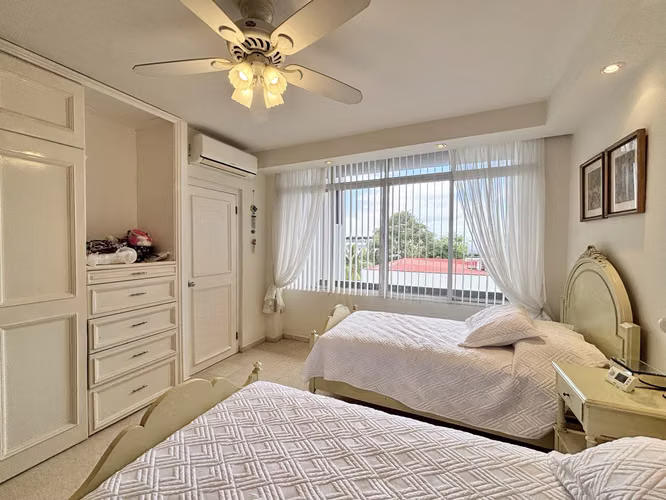 APARTAMENTO DE 384 M² EN TORRES LA CRESTA POR $465,000