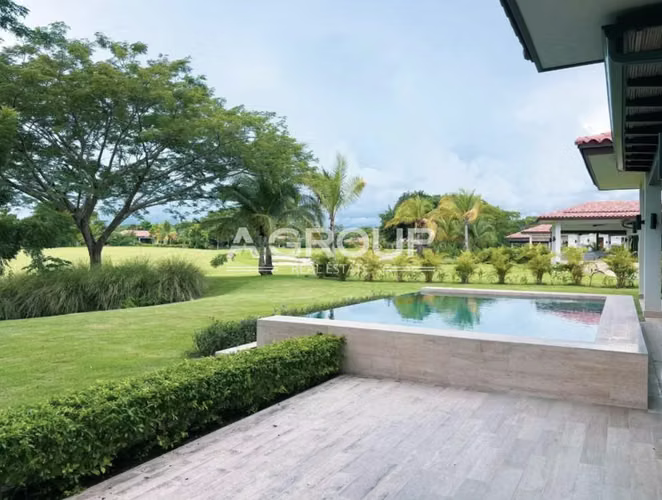 Península Sur – Buenaventura Panamá - Se Vende Casa
