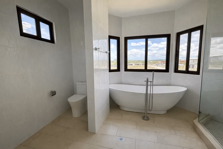 El Doral Costa Sur | Casa nueva en esquina | 352 m² | 4 parkings | $440,000