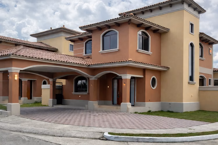 El Doral Costa Sur | Casa nueva en esquina | 352 m² | 4 parkings | $440,000