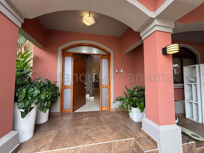 Se Vende Casa en Costa Sur LA26-3238