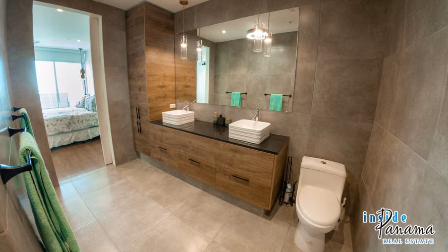 Apartamento en el 8vo Piso con Dos Balcones en Coronado Panamá