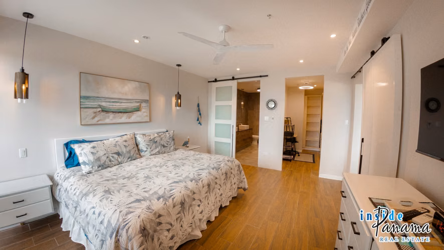 Apartamento en el 8vo Piso con Dos Balcones en Coronado Panamá