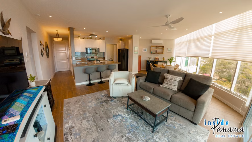 Apartamento en el 8vo Piso con Dos Balcones en Coronado Panamá