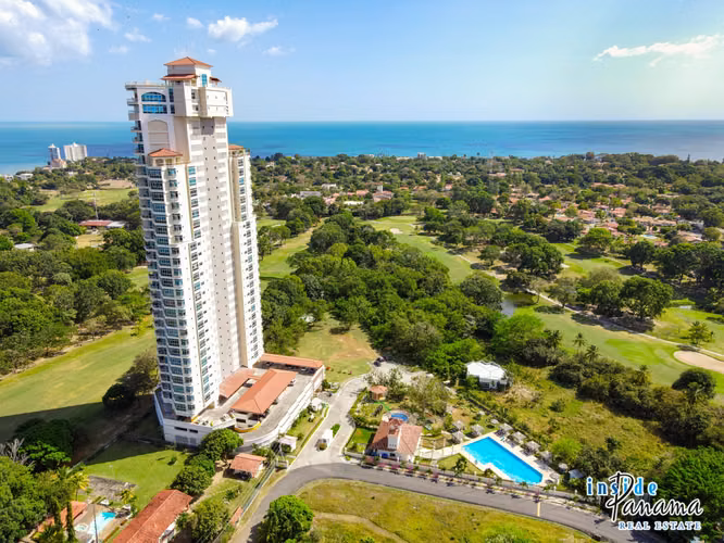 Apartamento en el 8vo Piso con Dos Balcones en Coronado Panamá