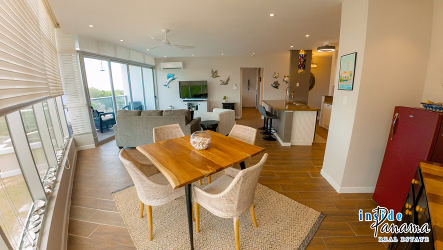 Apartamento en el 8vo Piso con Dos Balcones en Coronado Panamá