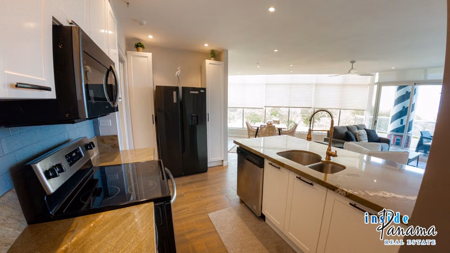 Apartamento en el 8vo Piso con Dos Balcones en Coronado Panamá