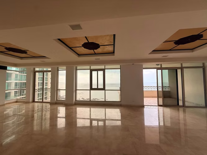 Venta de Apartamento en Pacific Point Torre 300 con vista al mar