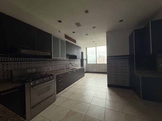 Venta de Apartamento en Pacific Point Torre 300 con vista al mar