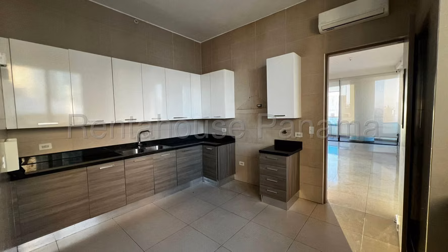 Vendo Apartamento Espacioso en PH Deluxe Residences, Paitilla 26-6373GG