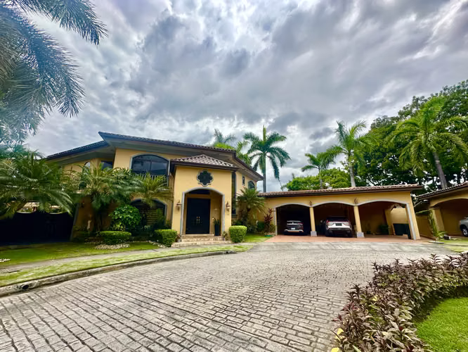 ANTIGUA- 4 RCS - PANELES SOLARES - PISCINA $7,000