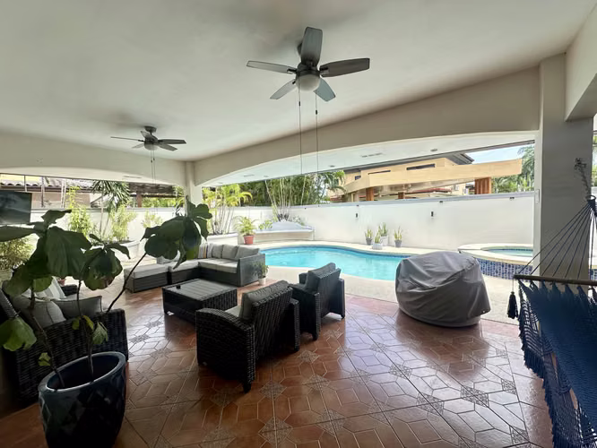 ANTIGUA- 4 RCS - PANELES SOLARES - PISCINA $7,000