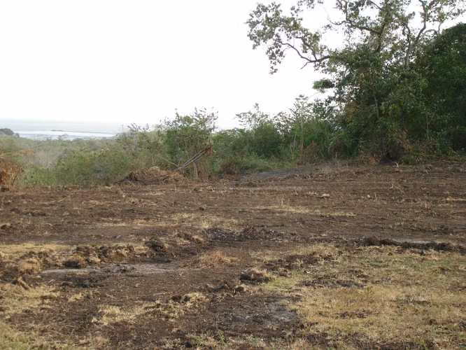 TERRENO 19.4HAS PLAYA LEONA - FRENTE MAR
