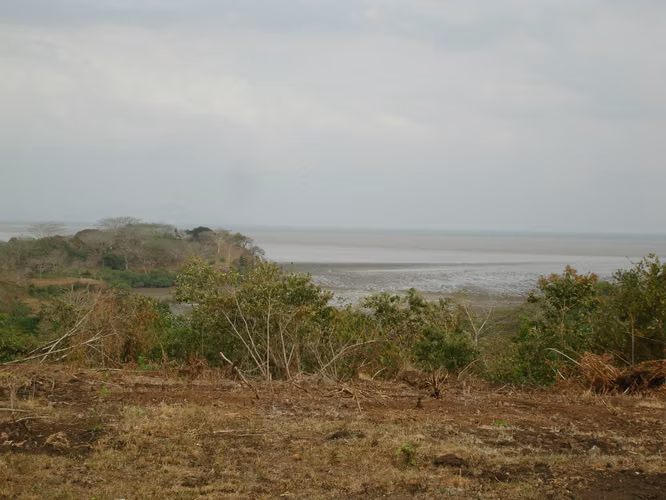 TERRENO 19.4HAS PLAYA LEONA - FRENTE MAR