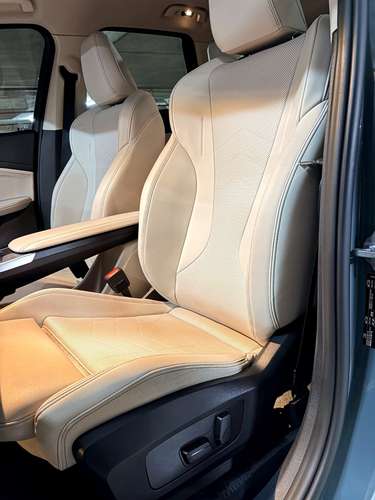 BMW X1 sDrive18i X Line 2023 – Interior de lujo – Llantas Michelin nuevas – 33,000 km – Un solo dueño - Imagen 17