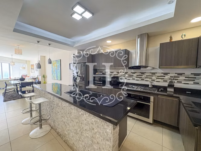 2 Recamaras Penthouse en Avenida Balboa frente al mar - MUST SEE