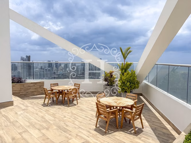 2 Recamaras Penthouse en Avenida Balboa frente al mar - MUST SEE