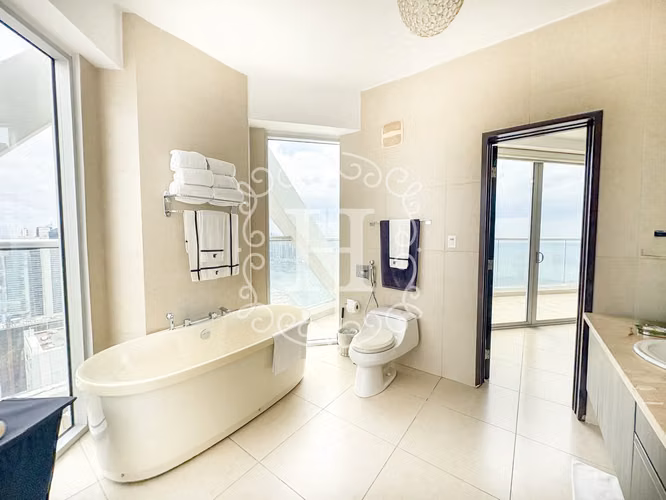 2 Recamaras Penthouse en Avenida Balboa frente al mar - MUST SEE