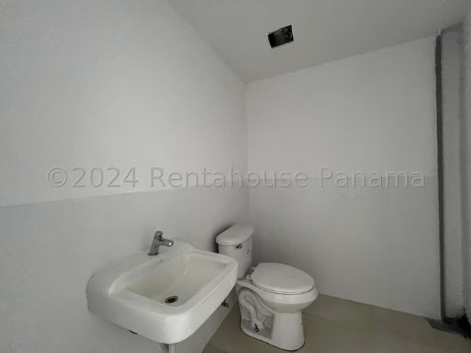 Galera En Venta En Parque Lefevre BDP