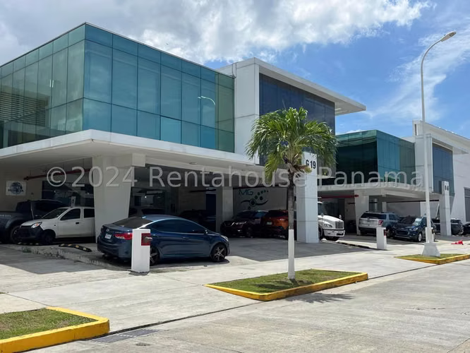 Galera En Venta En Parque Lefevre BDP