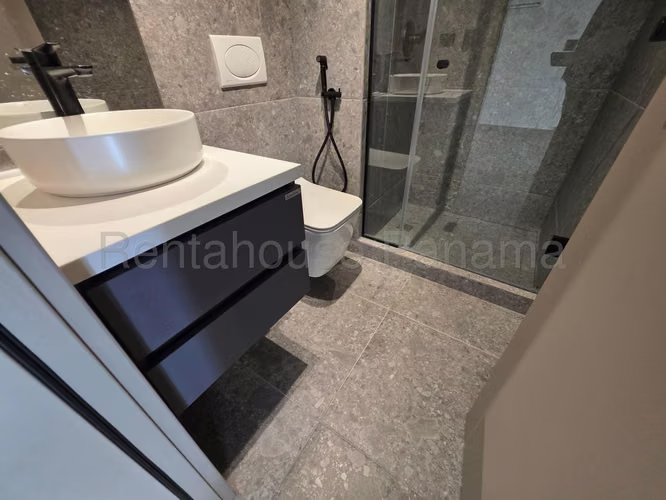 Se Alquila Apartamento en Coco del Mar VLU26-6975