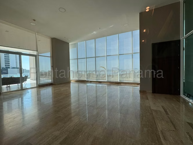 Se Vende Apartamento en Costa del Este LA26-3931