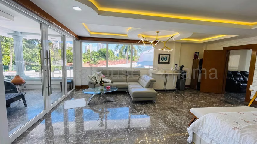 Venta de casa en Altos del Golf EH