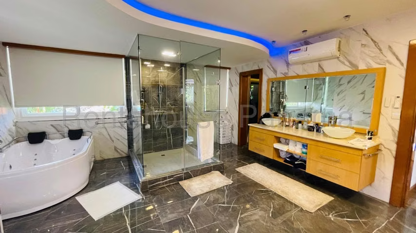 Venta de casa en Altos del Golf EH