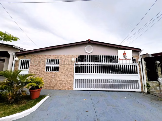 House for sale in Brisas del Golf MS