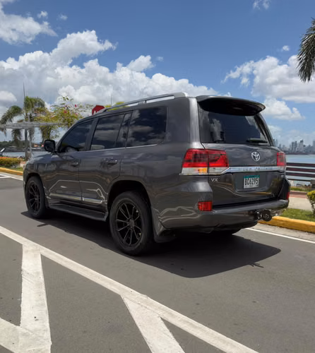Toyota Land Cruiser vx 2016