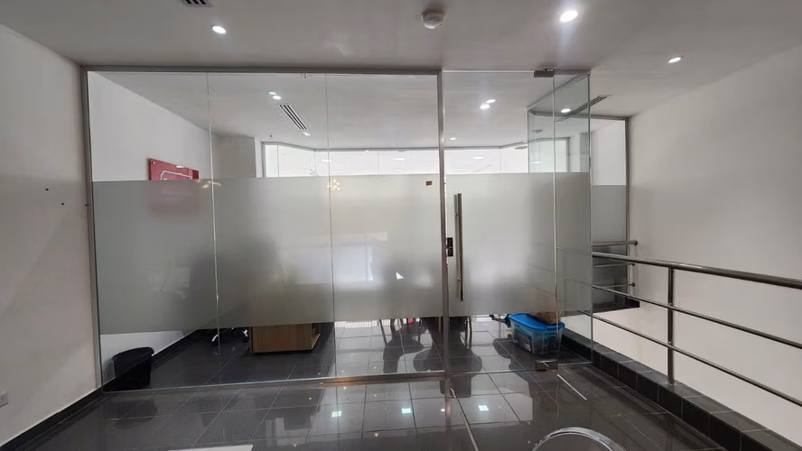 Se alquila amplio local comercial en PH Plaza Obarrio - Imagen 5