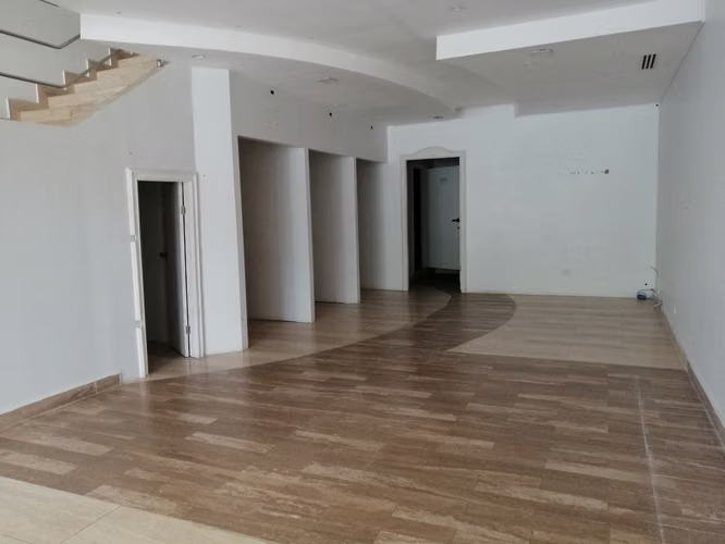 Se alquila amplio local comercial en PH Plaza Obarrio - Imagen 4