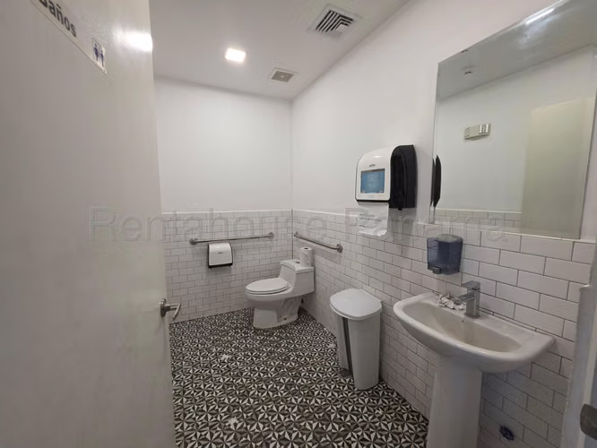 Alquiler de local comercial en Obarrio AK