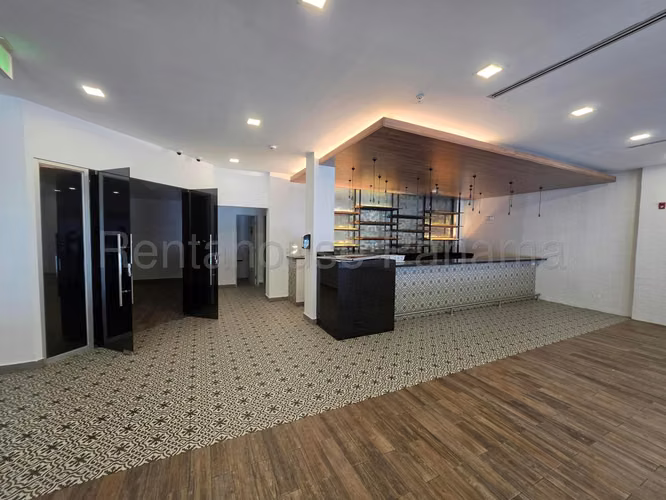 Alquiler de local comercial en Obarrio AK