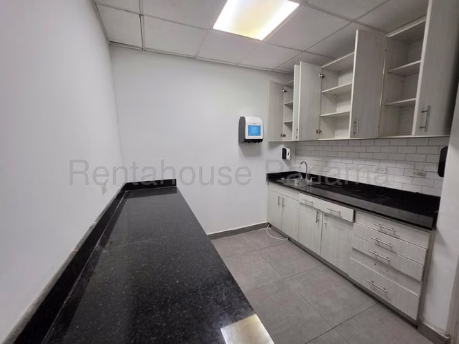 Alquiler de local comercial en Obarrio AK