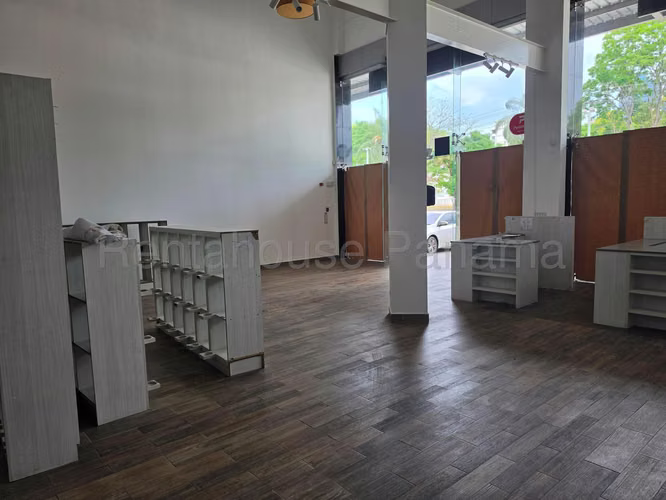 Alquiler de local comercial en Obarrio AK