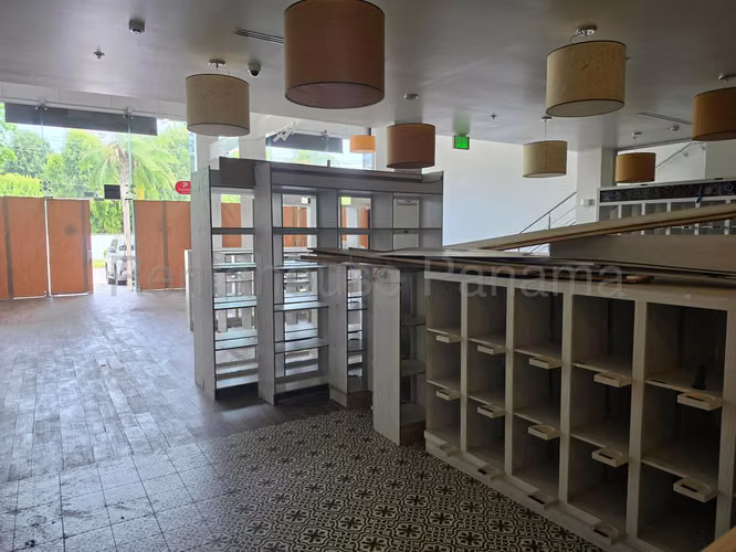 Alquiler de local comercial en Obarrio AK