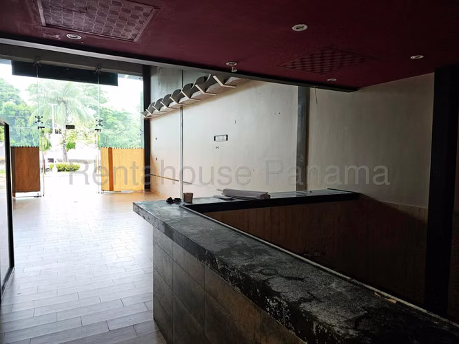 Alquiler de local comercial en Obarrio AK