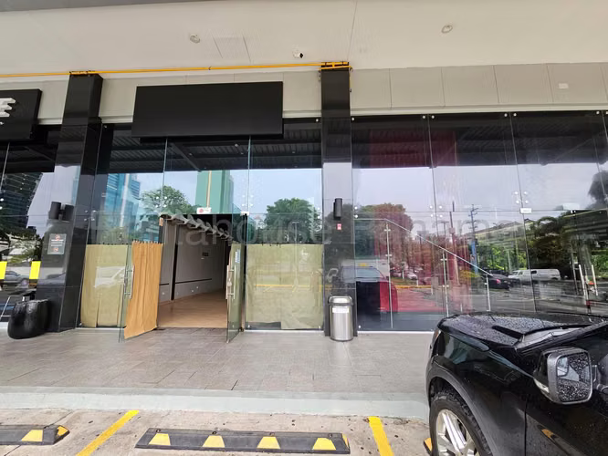 Alquiler de local comercial en Obarrio AK