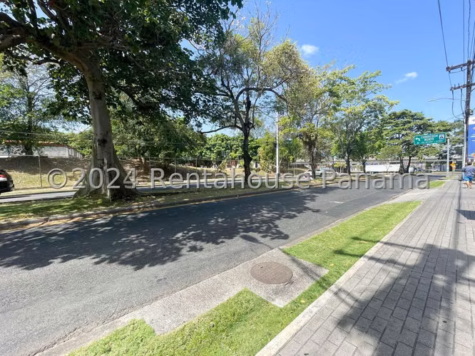 Alquiler de local comercial en El Cangrejo AK